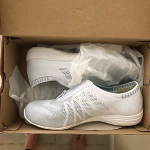 Women’s Sketchers Slip On Tennis Shoes Size 8